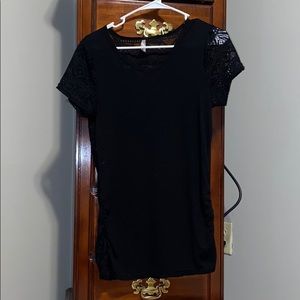 Black shirt sleeve shirt